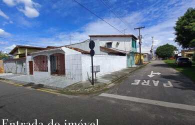 Imagem: A casa possui 4 Dormitórios, 3 Banheiros, 1 Vaga na garagem
