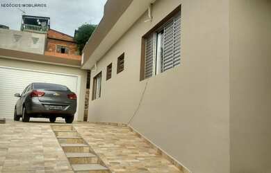 Imagem: A casa possui 2 Dormitórios, 1 Banheiro, 5 Vagas na garagem