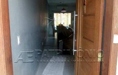 Imagem: A casa em condomínio possui 3 Dormitórios, 1 Banheiro, 2 Vagas