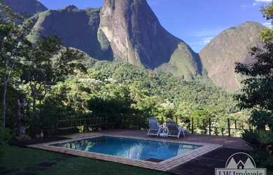 Imagem: A casa possui 5 Dormitórios, 5 Banheiros, 3 Vagas na garagem