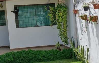 Imagem: A casa possui 2 Dormitórios e 2 Banheiros e está localizado