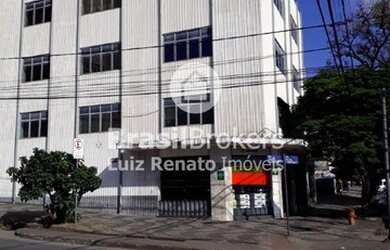 Imagem: O depósito possui 5 Vagas na garagem, 240m² de Área e está