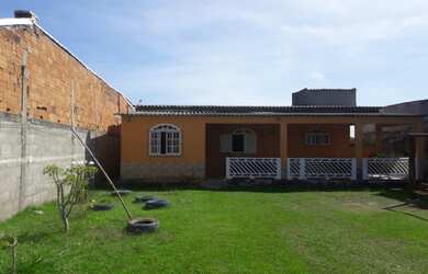 Imagem: A casa possui 2 Dormitórios, 1 Banheiro, 1 Vaga na garagem