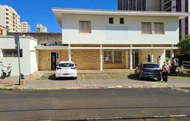 Imagem: O depósito possui 5 Vagas na garagem, 628m² de Área e está