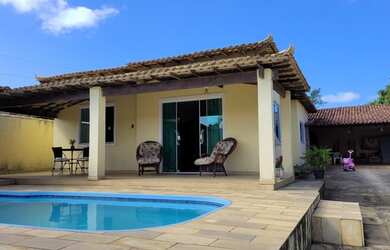 Imagem: A casa possui 4 Dormitórios, 4 Banheiros, 5 Vagas na garagem