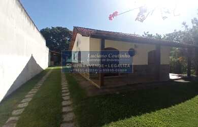 Imagem: A casa possui 3 Dormitórios, 2 Banheiros, 2 Vagas na garagem