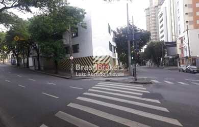 Imagem: O depósito possui 5 Vagas na garagem e 1996m² de Área e está