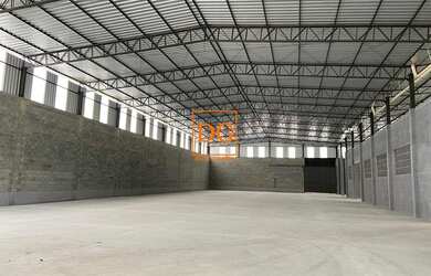 Imagem: O depósito possui 5 Vagas na garagem, 1.900m² de Área e