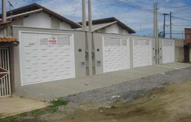 Imagem: A casa possui 2 Dormitórios, 2 Banheiros, 1 Vaga na garagem