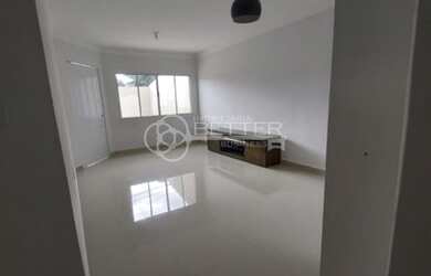 Imagem: A casa possui 3 Dormitórios, 1 Banheiro, 2 Vagas na garagem