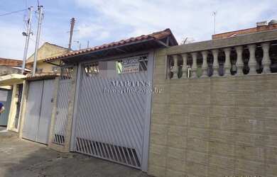 Imagem: A casa possui 4 Dormitórios, 2 Banheiros, 4 Vagas na garagem