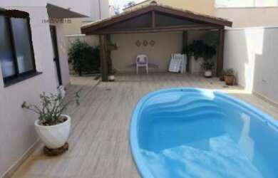 Imagem: A casa em condomínio possui 3 Dormitórios, 1 Banheiro, 2 Vagas