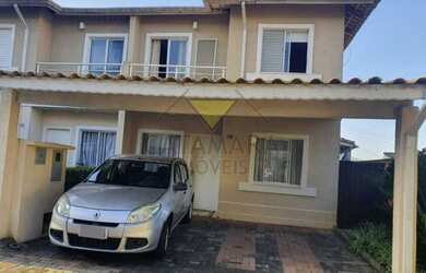 Imagem: A casa em condomínio possui 3 Dormitórios, 1 Banheiro, 2 Vagas