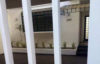 Imagem: A casa para alugar possui 2 Dormitórios, 4 Banheiros, 2 Vagas