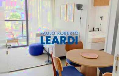 Imagem: O apartamento possui 1 Dormitório, 1 Banheiro, 1 Vaga na garagem