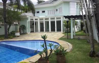 Imagem: A casa em condomínio possui 4 Dormitórios, 5 Banheiros, 4