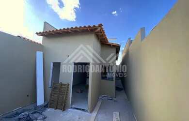 Imagem: A casa possui 2 Dormitórios, 1 Banheiro, 1 Vaga na garagem