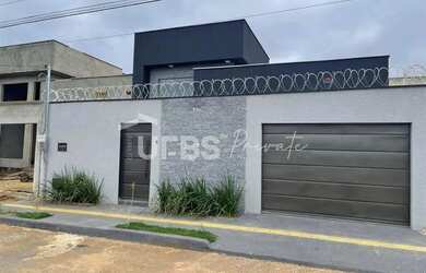 Imagem 3: Casa de Rua - Casa 3 quartos, sendo 3 suítes