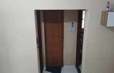 Imagem: A casa possui 3 Dormitórios, 1 Banheiro, 1 Vaga na garagem