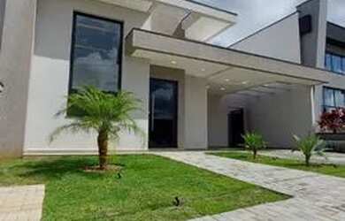 Imagem: A casa em condomínio possui 3 Dormitórios, 2 Banheiros, 4