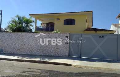 Imagem: A casa possui 5 Dormitórios, 5 Banheiros, 5 Vagas na garagem