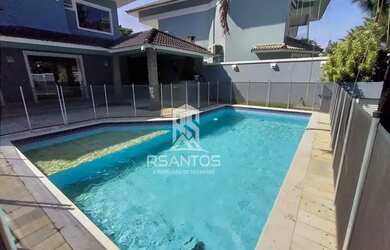 Imagem: A casa em condomínio possui 4 Dormitórios, 4 Banheiros, 4