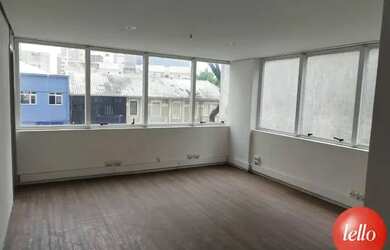 Imagem: O depósito possui 1 Vaga na garagem, 36m² de Área e está