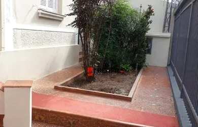 Imagem: A casa possui 3 Dormitórios, 2 Banheiros, 4 Vagas na garagem