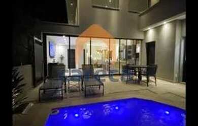 Imagem: A casa em condomínio possui 3 Dormitórios, 5 Banheiros, 3