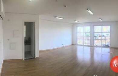 Imagem: O depósito possui 1 Vaga na garagem e 45m² de Área e está