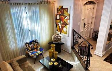 Imagem: A casa possui 2 Dormitórios, 3 Banheiros, 2 Vagas na garagem