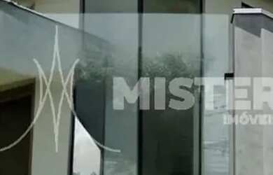 Imagem: A casa possui 3 Dormitórios, 4 Banheiros, 2 Vagas na garagem