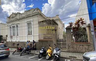 Imagem: O depósito possui 5 Vagas na garagem, 481m² de Área e está