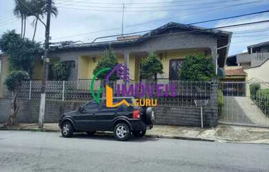 Imagem: A casa possui 3 Dormitórios, 3 Banheiros, 5 Vagas na garagem