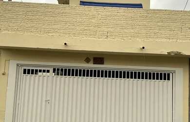 Imagem: A casa possui 2 Dormitórios, 2 Banheiros, 2 Vagas na garagem