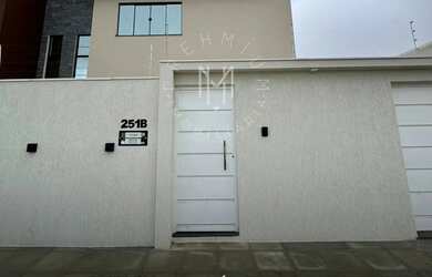 Imagem: A casa possui 3 Dormitórios, 1 Banheiro, 1 Vaga na garagem