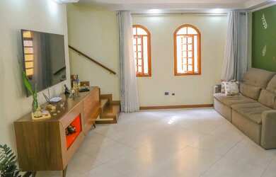 Imagem: O apartamento possui 3 Dormitórios, 1 Banheiro, 3 Vagas na