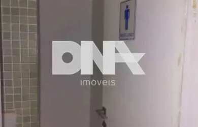 Imagem: A casa possui 5 Dormitórios, 5 Banheiros, 2 Vagas na garagem