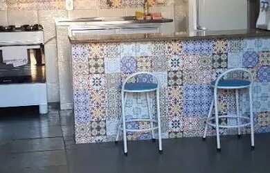 Imagem: A casa possui 1 Dormitório, Acomodam 4 pessoas e Imóvel novo