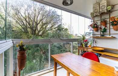 Imagem: O apartamento possui 4 Dormitórios, 3 Banheiros, 1 Vaga na