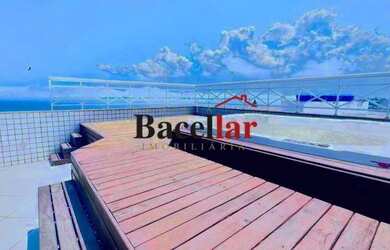 Imagem: A casa possui 4 Dormitórios, 5 Banheiros, 3 Vagas na garagem