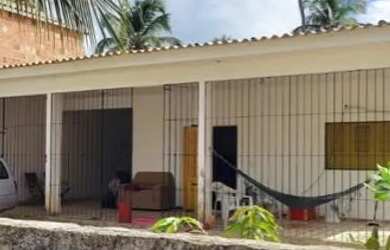 Imagem: A casa possui 2 Dormitórios, 2 Banheiros, 3 Vagas na garagem