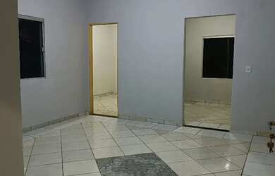 Imagem: A casa possui 2 Dormitórios, 1 Banheiro, 1 Vaga na garagem