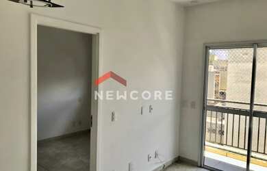 Imagem: O apartamento possui 1 Dormitório, 1 Banheiro, 1 Vaga na garagem