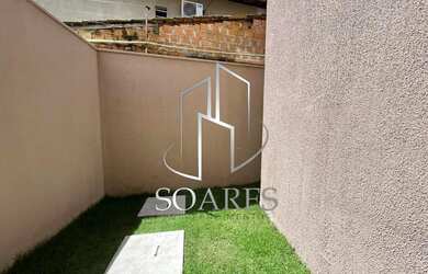 Imagem: A casa possui 3 Dormitórios, 3 Banheiros, 1 Vaga na garagem