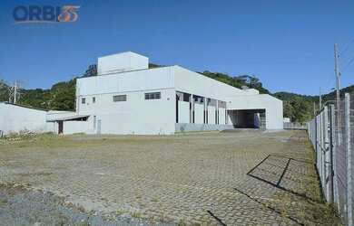 Imagem: O depósito possui 5 Vagas na garagem, 1841m² de Área e está