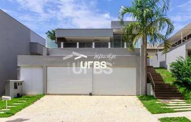 Imagem: A casa em condomínio possui 4 Dormitórios, 5 Banheiros, 4