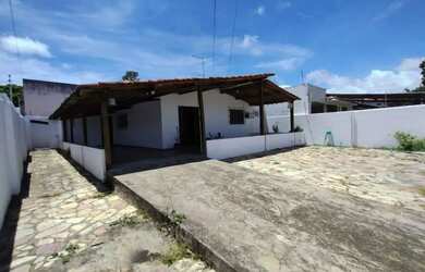 Imagem: A casa possui 3 Dormitórios, 3 Banheiros, 3 Vagas na garagem