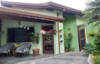 Imagem: A casa possui 3 Dormitórios, 3 Banheiros, 3 Vagas na garagem