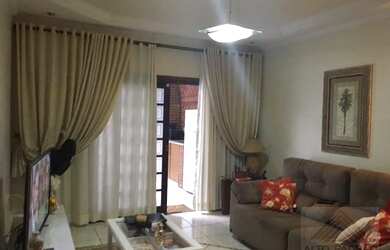 Imagem: A casa possui 3 Dormitórios, 3 Banheiros, 3 Vagas na garagem